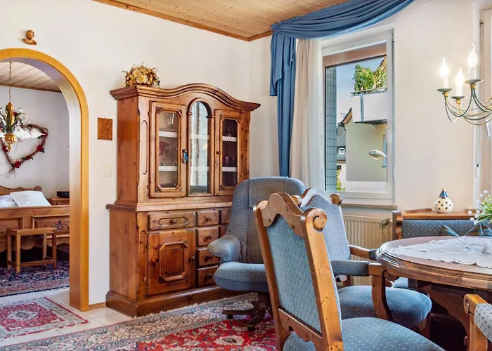 Typisch Bayrisch Wohnen In 아파트 *